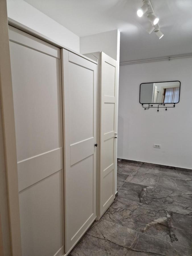 Golden Airport Residence Отопени Экстерьер фото