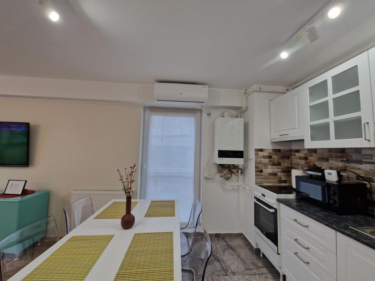 Golden Airport Residence Отопени Экстерьер фото